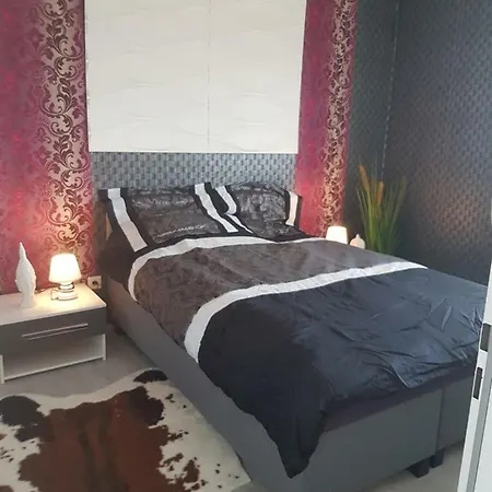 Apartament 1 *