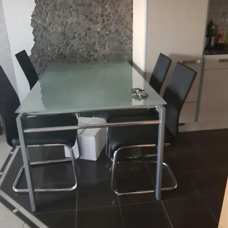 Apartament 1 *